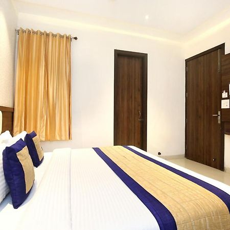 โอโย 11680 โฮเต็ล แกรนด์ สตาร์ Hotel อัมริตสา ภายนอก รูปภาพ