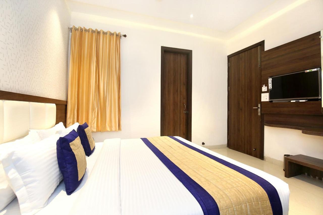 โอโย 11680 โฮเต็ล แกรนด์ สตาร์ Hotel อัมริตสา ภายนอก รูปภาพ