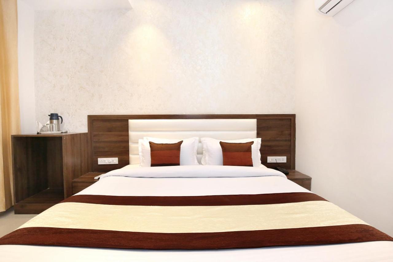 โอโย 11680 โฮเต็ล แกรนด์ สตาร์ Hotel อัมริตสา ภายนอก รูปภาพ